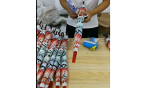 FS-508自動(dòng)吊牌機(jī)使作現(xiàn)場(chǎng)